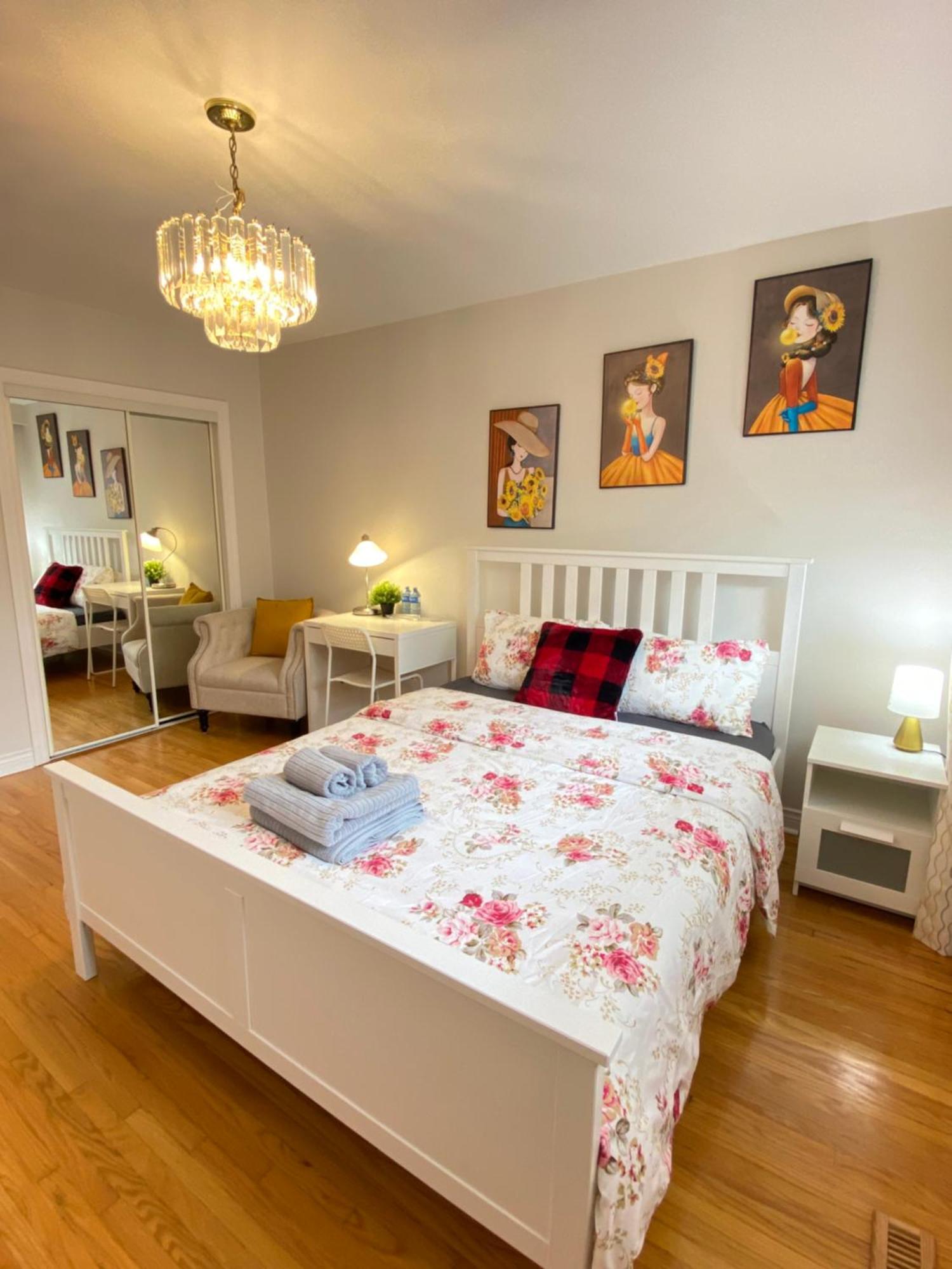 Sunny House - Main Floor, Free Parking, In Toronto Hotel Buitenkant foto