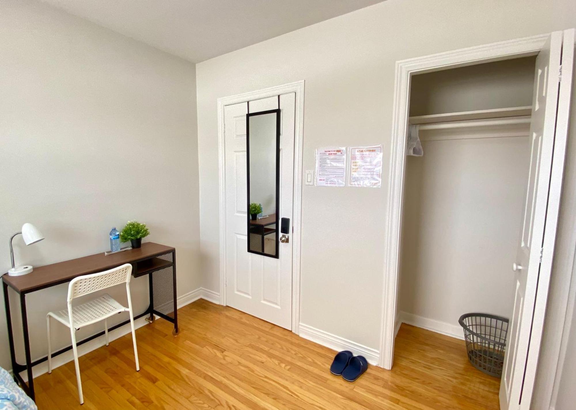 Sunny House - Main Floor, Free Parking, In Toronto Hotel Kamer foto