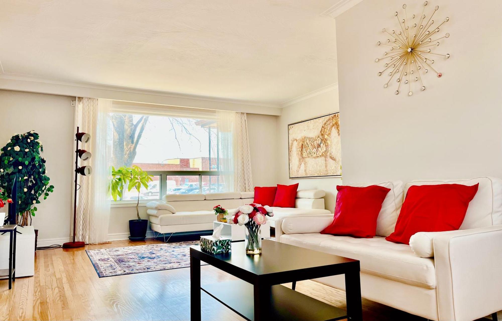 Sunny House - Main Floor, Free Parking, In Toronto Hotel Buitenkant foto